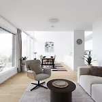 Glorious Semi-detached House, With Yard, Sauna, Parking With Charging Ferienhaus Espoo