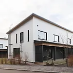 Glorious Semi-detached House, With Yard, Sauna, Parking With Charging Ferienhaus Espoo