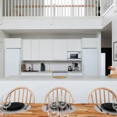 Glorious Semi-detached House, With Yard, Sauna, Parking With Charging בית נופש *