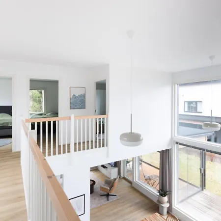 Glorious Semi-detached House, With Yard, Sauna, Parking With Charging בית נופש