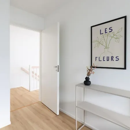 Glorious Semi-detached House, With Yard, Sauna, Parking With Charging