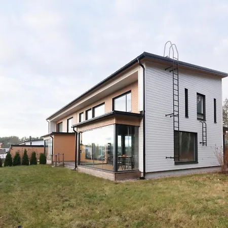 Glorious Semi-detached House, With Yard, Sauna, Parking With Charging *