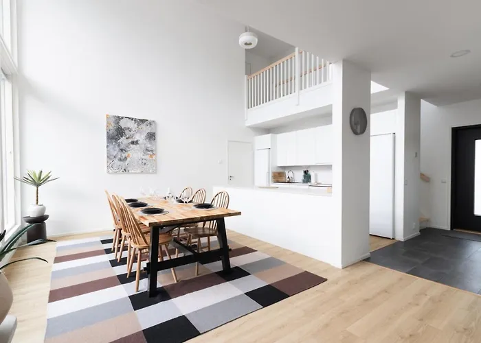 Glorious Semi-detached House, With Yard, Sauna, Parking With Charging Nyaraló Espoo