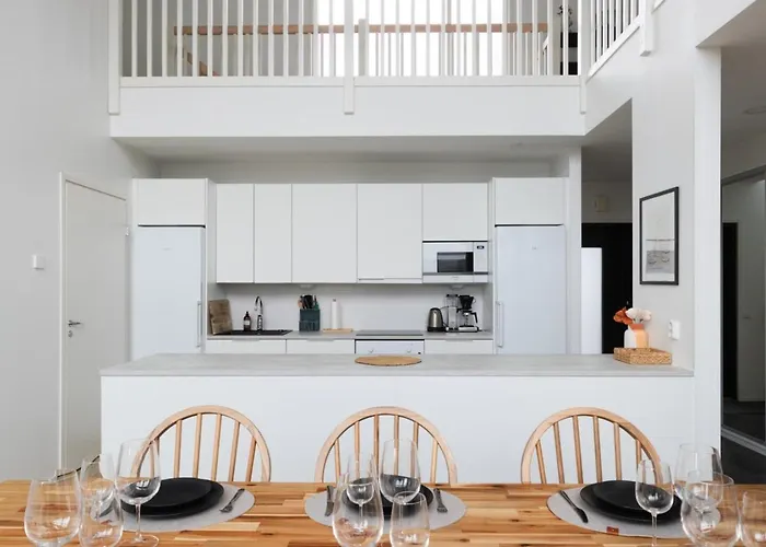 Glorious Semi-detached House, With Yard, Sauna, Parking With Charging בית נופש *