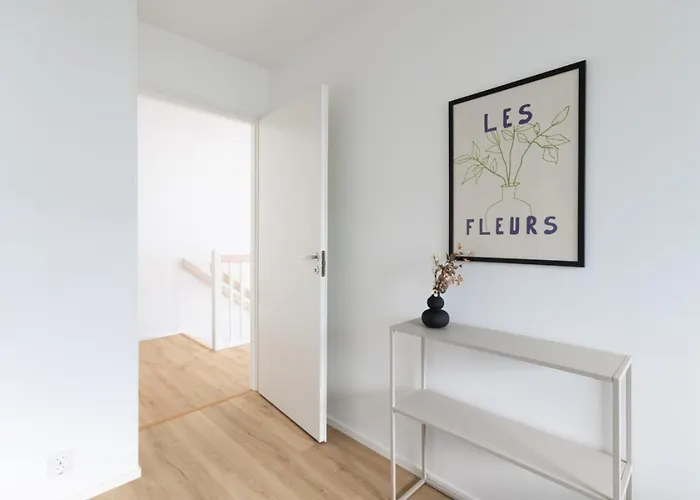 Glorious Semi-detached House, With Yard, Sauna, Parking With Charging