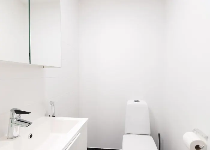 בית נופש Glorious Semi-detached House, With Yard, Sauna, Parking With Charging *