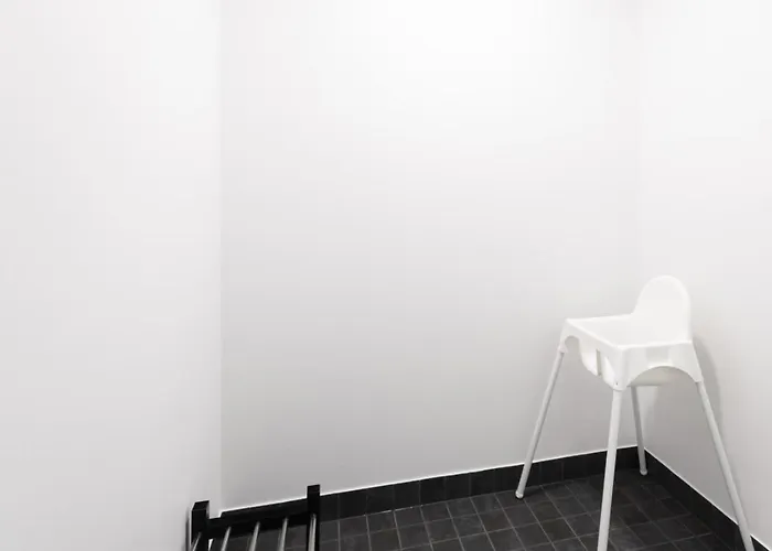 Glorious Semi-detached House, With Yard, Sauna, Parking With Charging