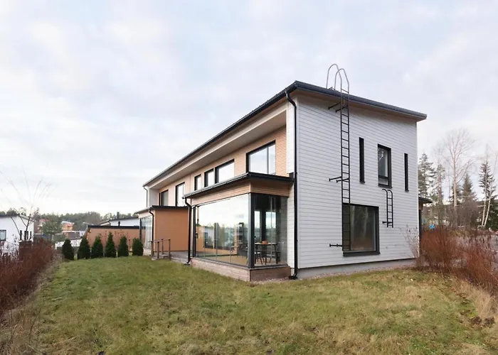 Glorious Semi-detached House, With Yard, Sauna, Parking With Charging *